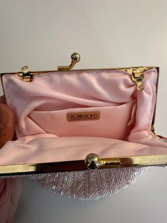 Vintage Robinsons Pale Pink Beaded with Kiss Lock Shell Shape Clutch - Picture 4 of 4